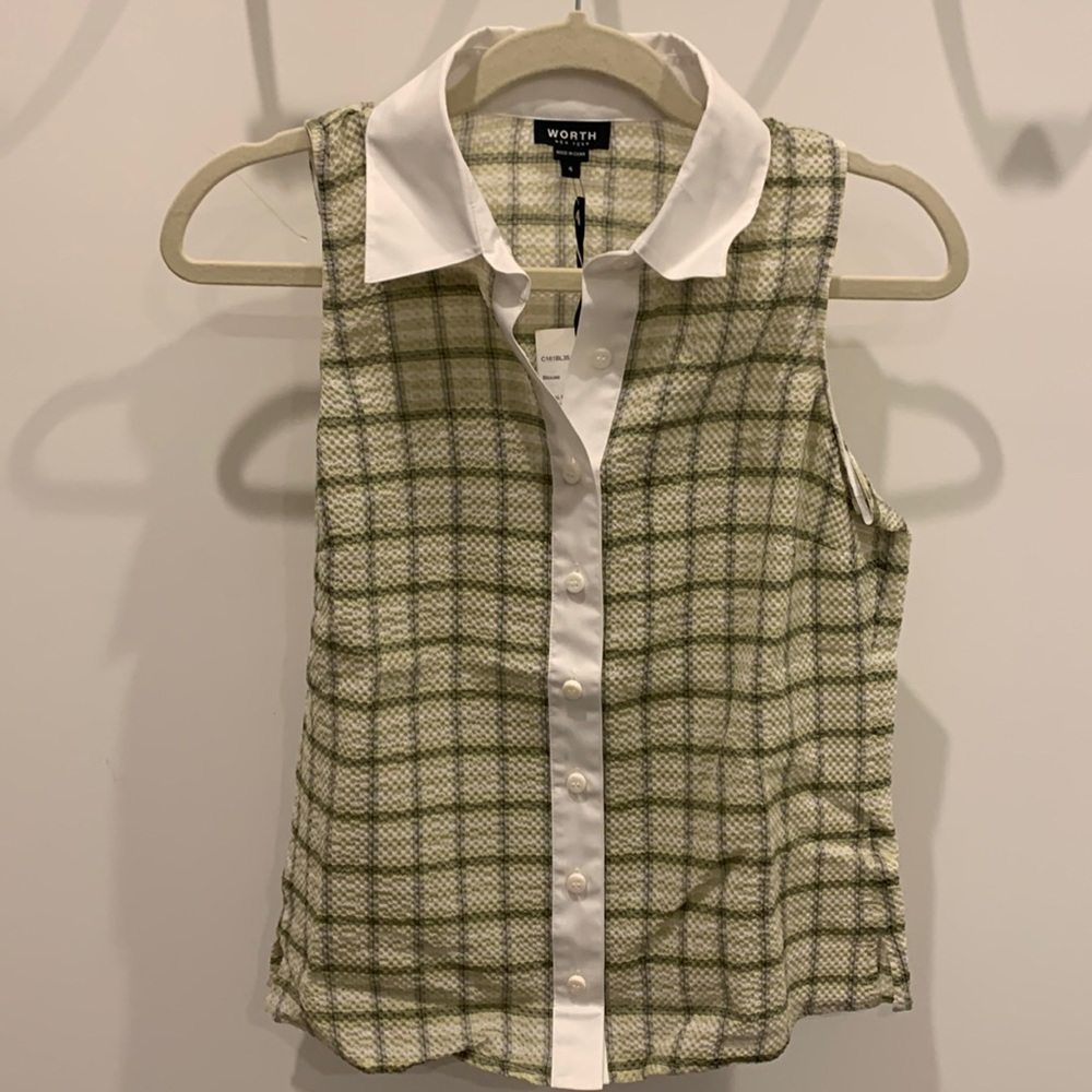 Sleeveless summer seersucker plaid top. Light and thin